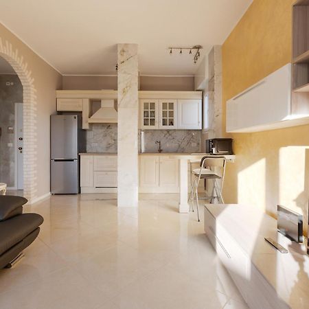 Niguarda Bright Apartment W/ Balcony Милан Экстерьер фото